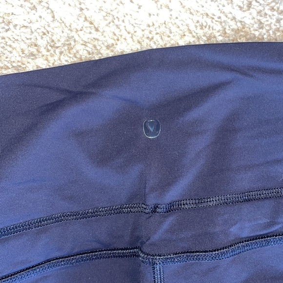 High-rise 3/4 length Lululemon Legging - Picture 4 of 5